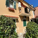 Aurelia G House