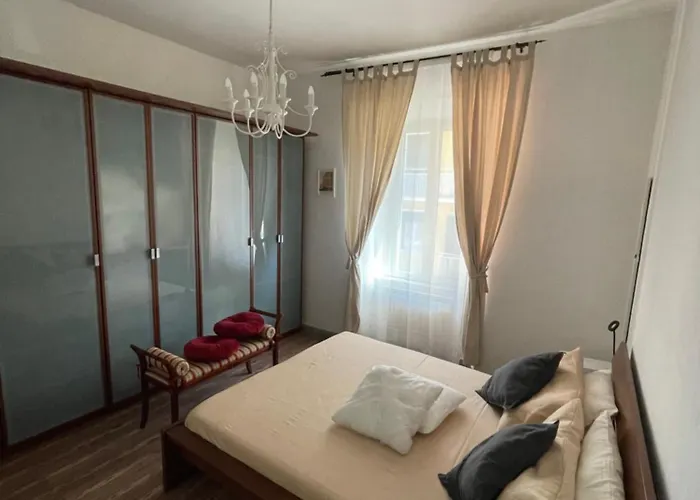 Aurelia G House